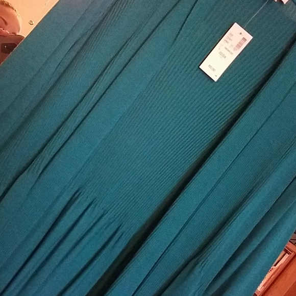 Long Flattering Turquoise Sweater - Picture 2 of 4